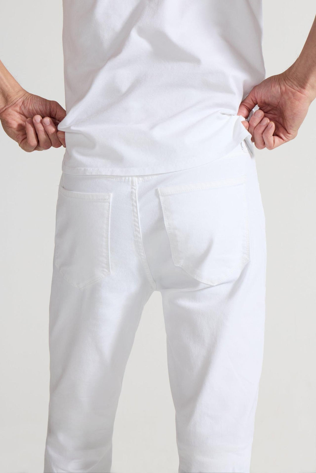 Close up of view MONFRÈRE Brando Blanc men's white Japanese stretch denim five pocket slim jean.