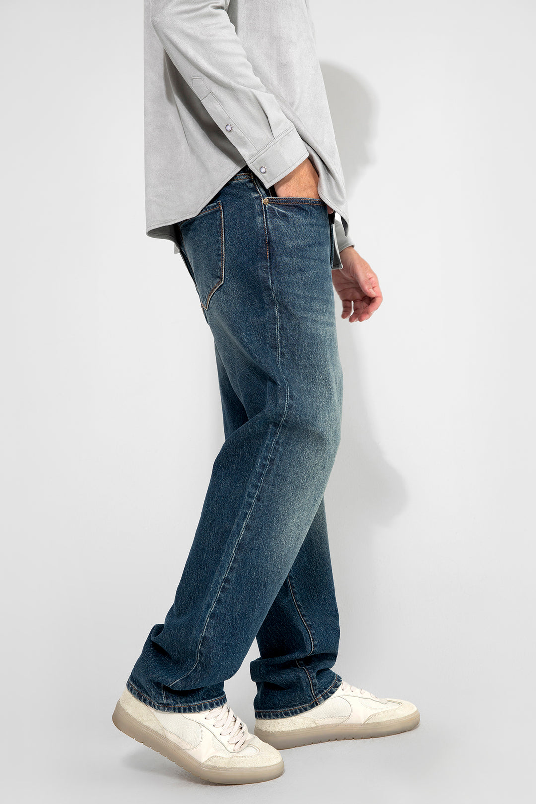Side profile of MONFRÈRE Caine Clichy men's blue stretch rigid vintage denim five pocket straight leg relaxed jean.