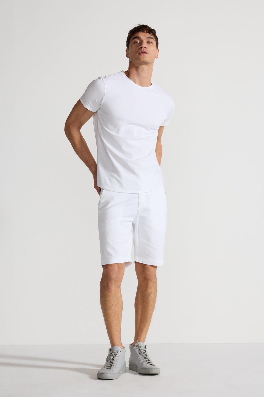 Model wearing MONFRÈRE Cruise Blanc men's white Japanese tencel twill chino short.