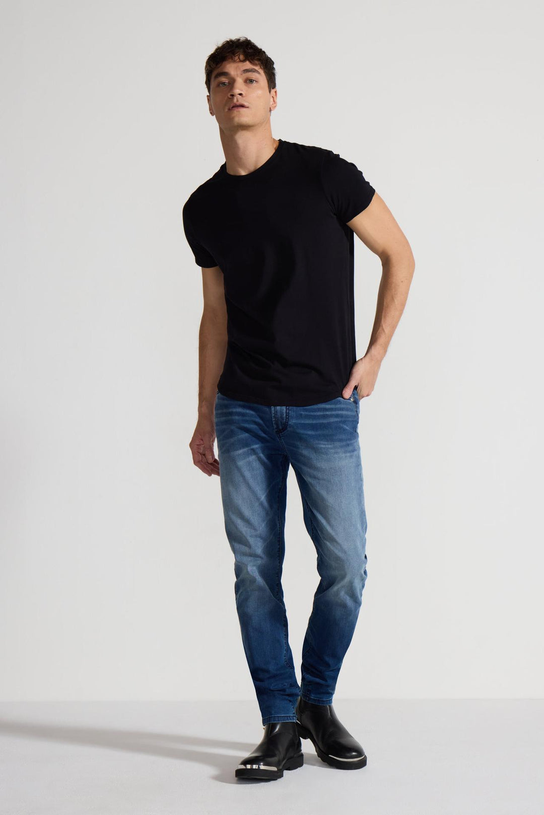Model wearing MONFRÈRE Dann Noir men's black stretch jersey knit short sleeve t-shirt.