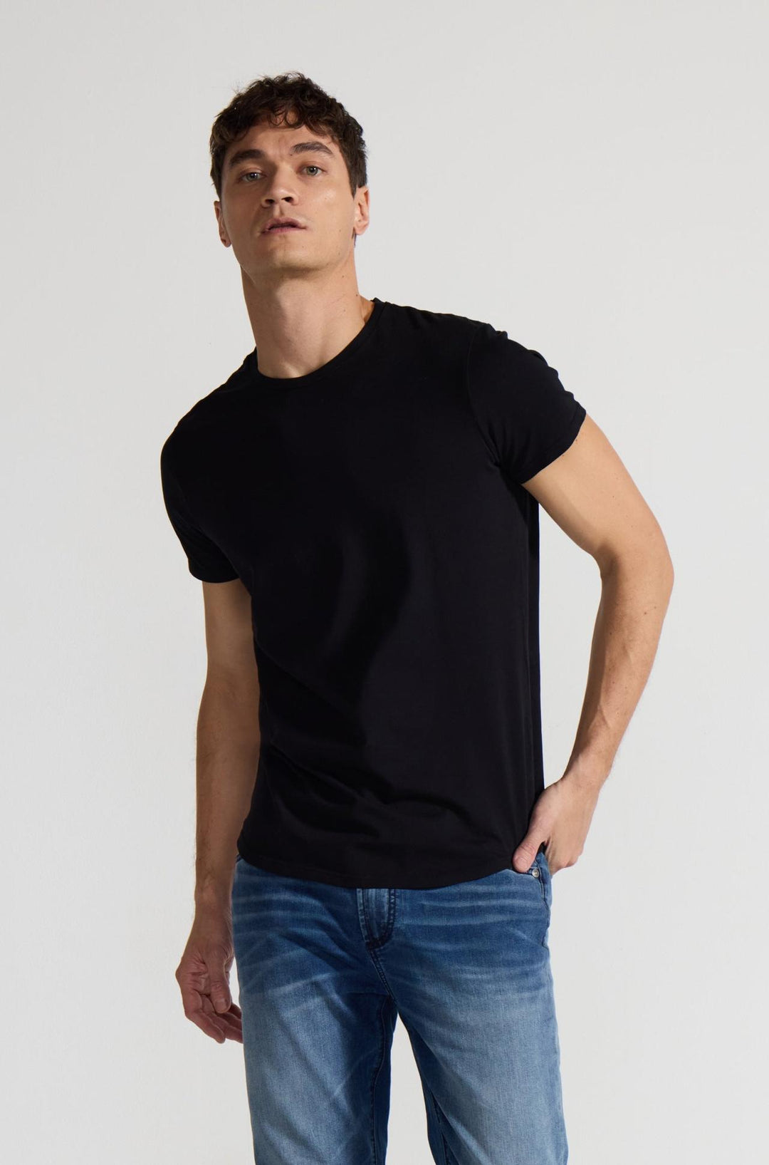 Front profile of MONFRÈRE Dann Noir men's black stretch jersey knit short sleeve t-shirt.