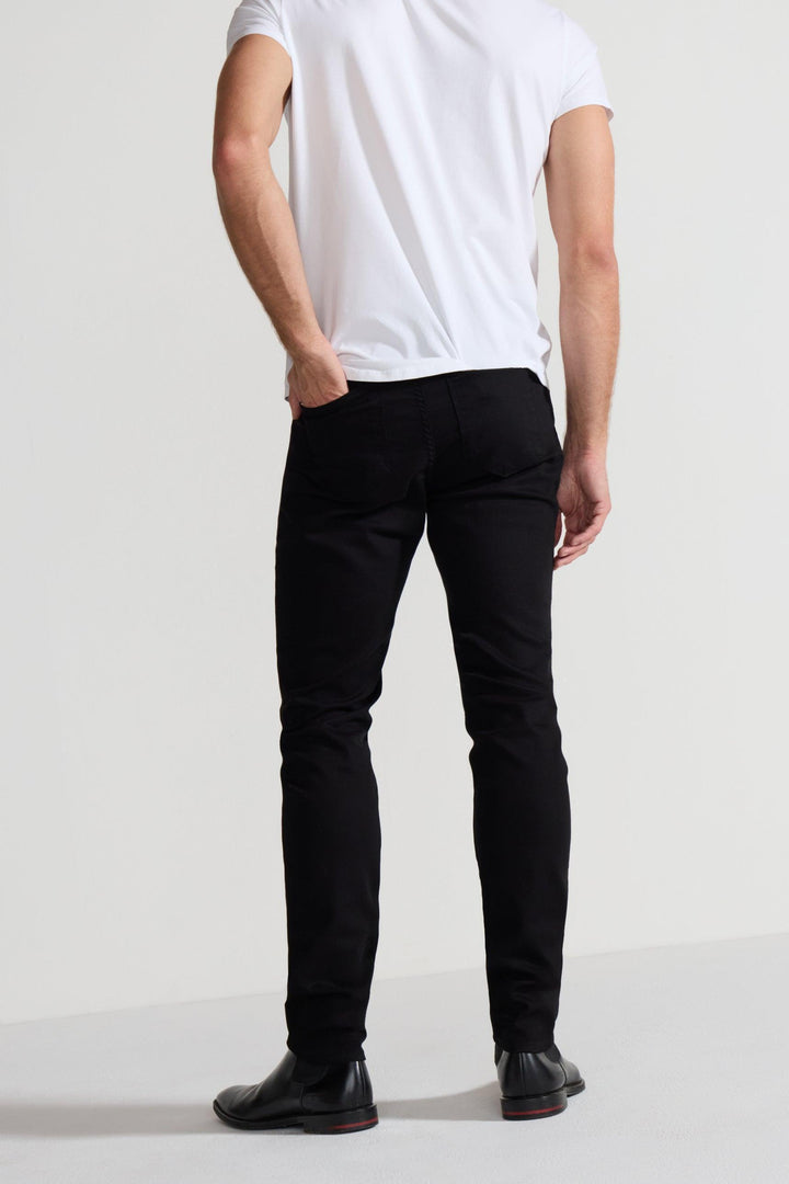 Back profile of MONFRÈRE Greyson Noir men&