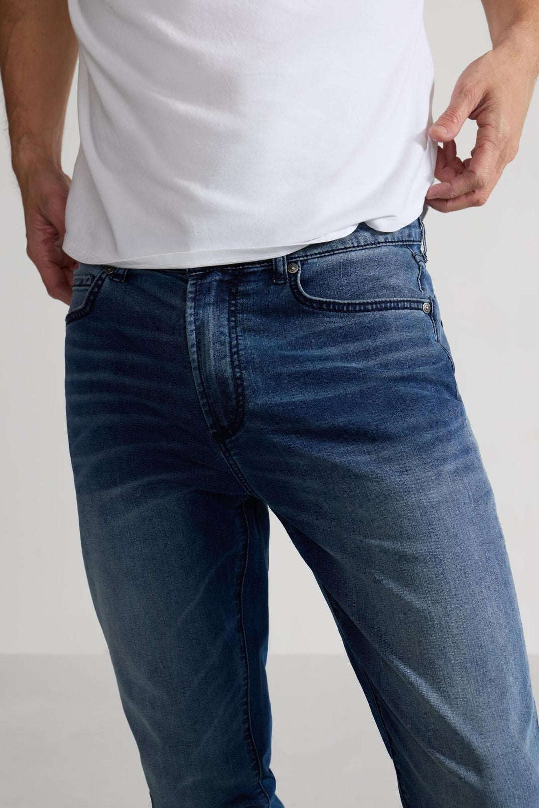 Close up of view MONFRÈRE Greyson Toulouse men's dark blue Japanese stretch denim five pocket skinny jean.
