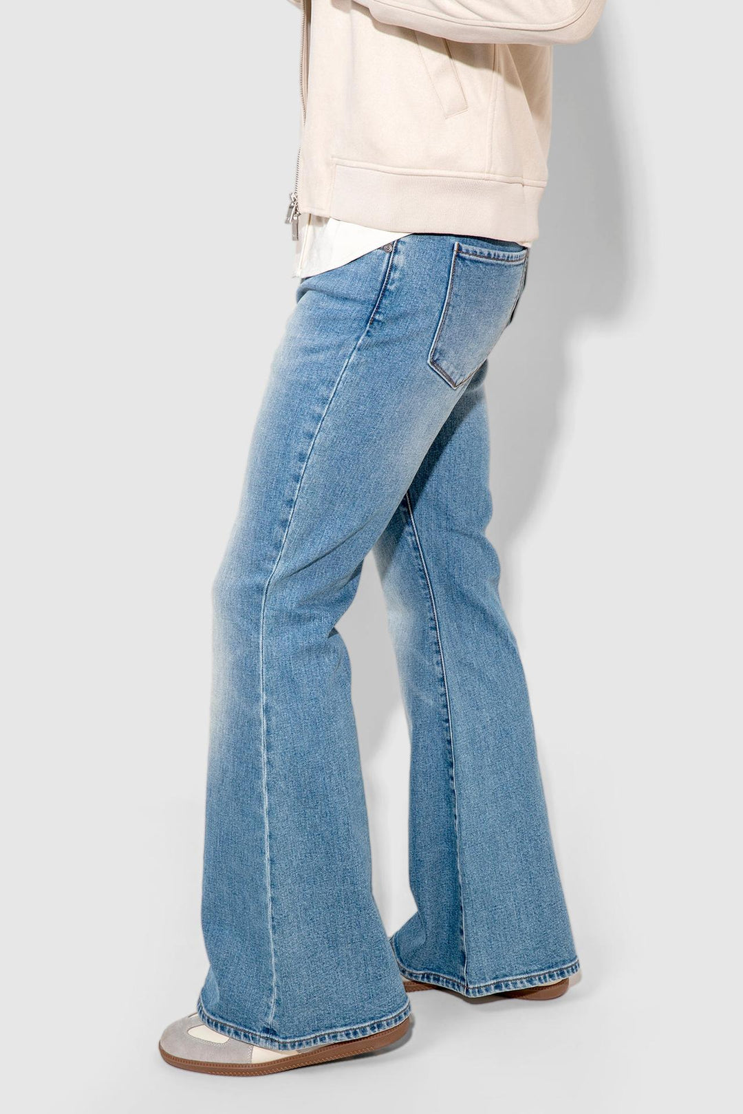 Side profile of MONFRÈRE Hendrix Calabasas men's blue stretch rigid denim five pocket super flare leg jean.